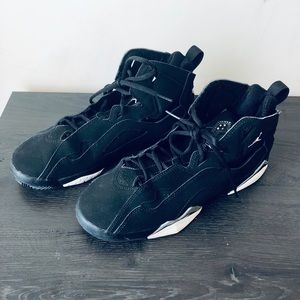 Nike Air Jordan True Flight Sneakers